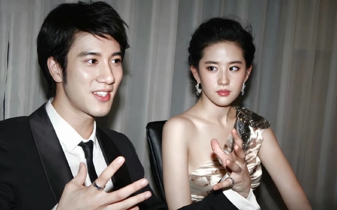 这几张我居然没见过，又考古到了我菲的美照…