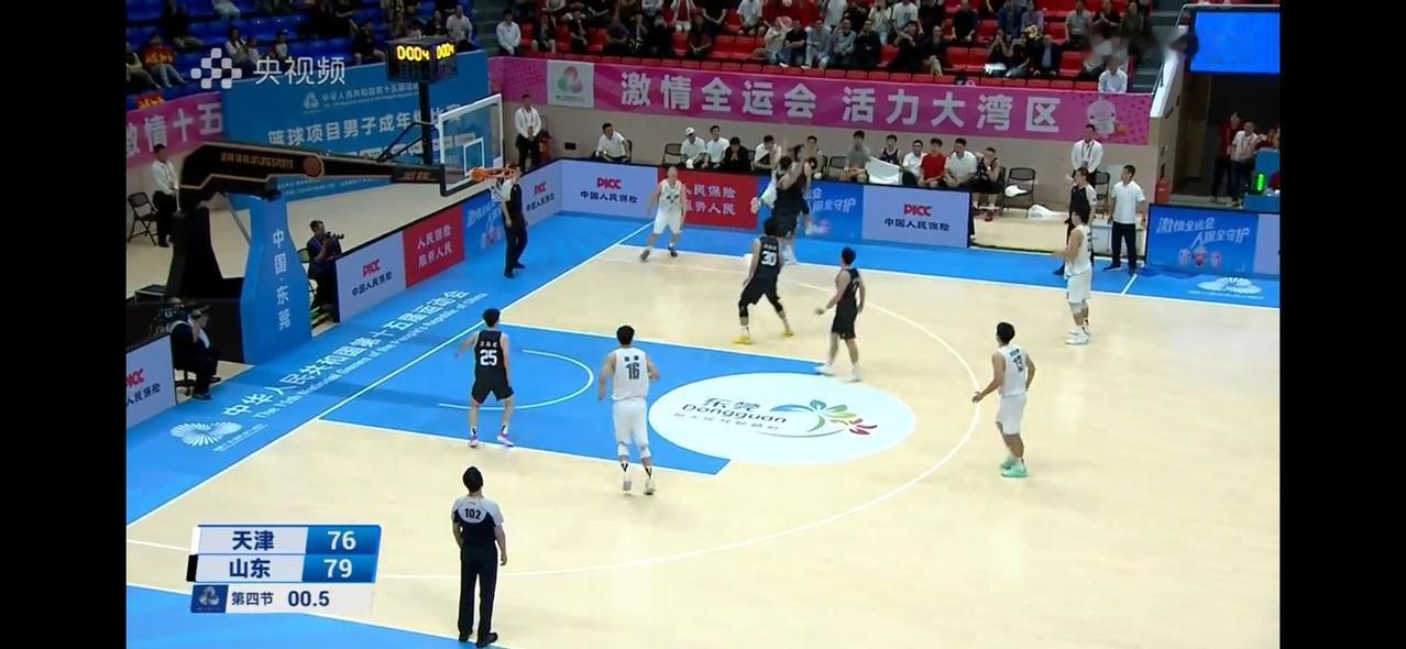 王岚嵚封盖李荣培成为功臣，山东79：76艰难赢天津，谁阵容差都无能为力山东队