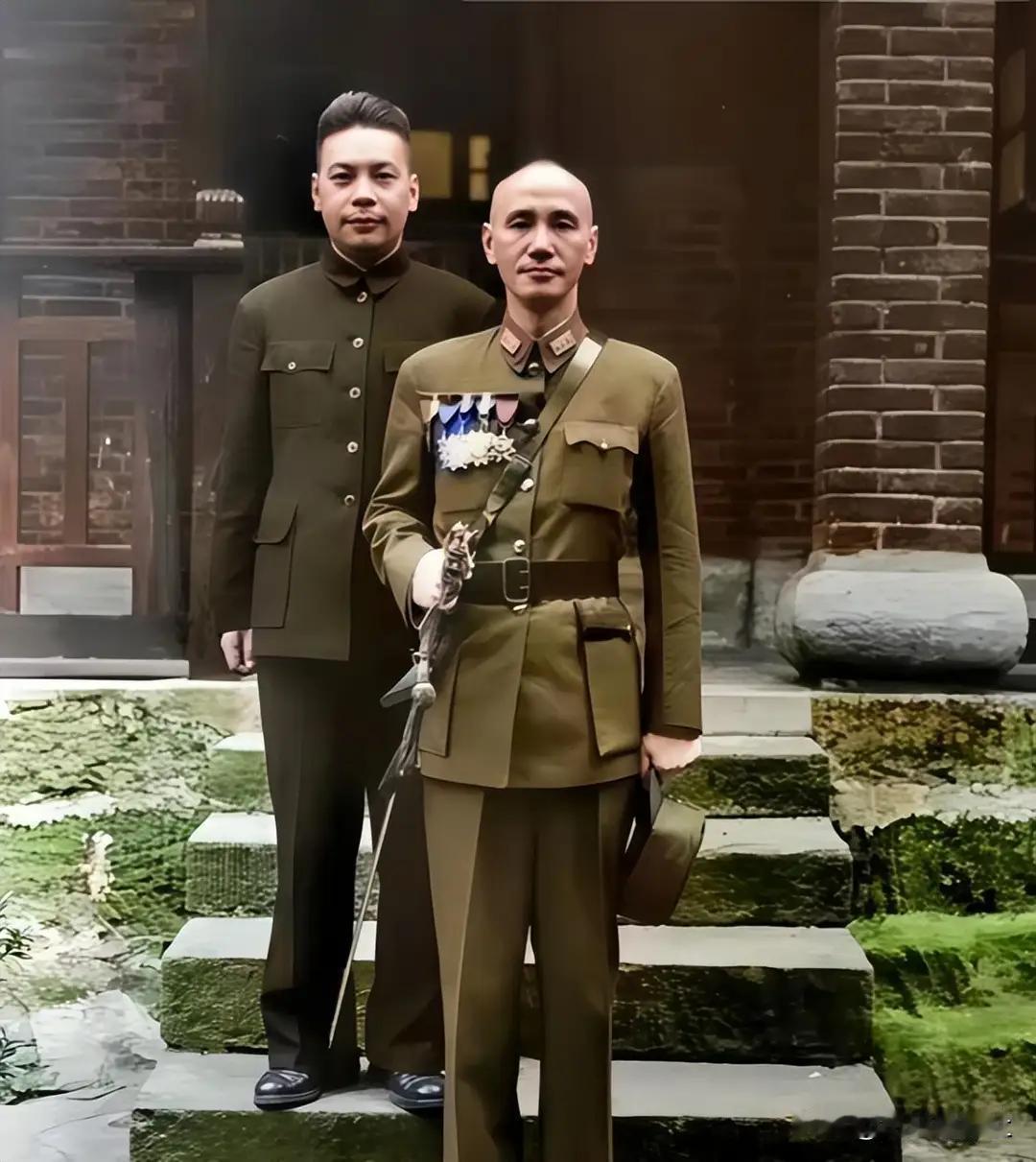 王铎：两蒋的一张很清晰的照片我们看照片，有的可以粗粗一看，有的可以细看。像蒋介