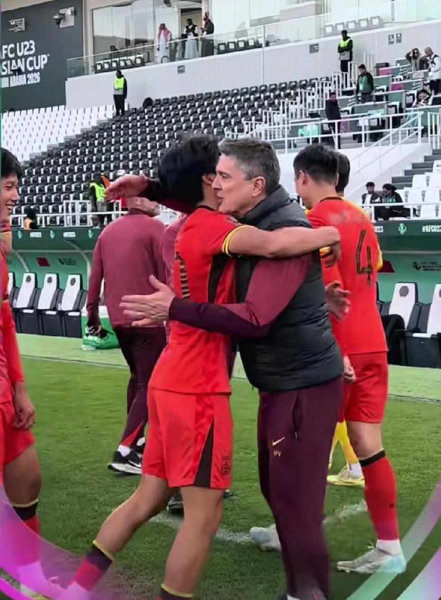 安东尼奥的胜利哲学：务实防守反击铸就中国足球新辉煌