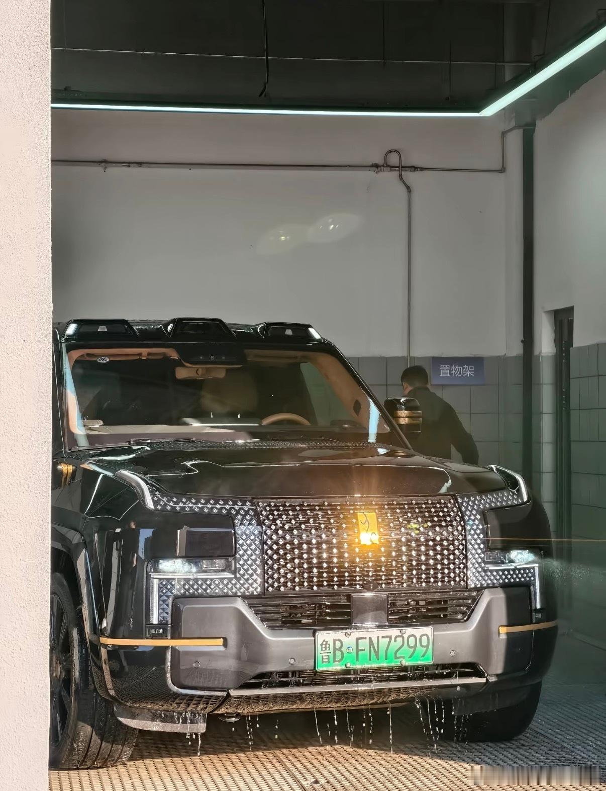 金光闪闪的仰望大金标，这感觉太猛了仰望u8l汽车资讯我与汽车的日常