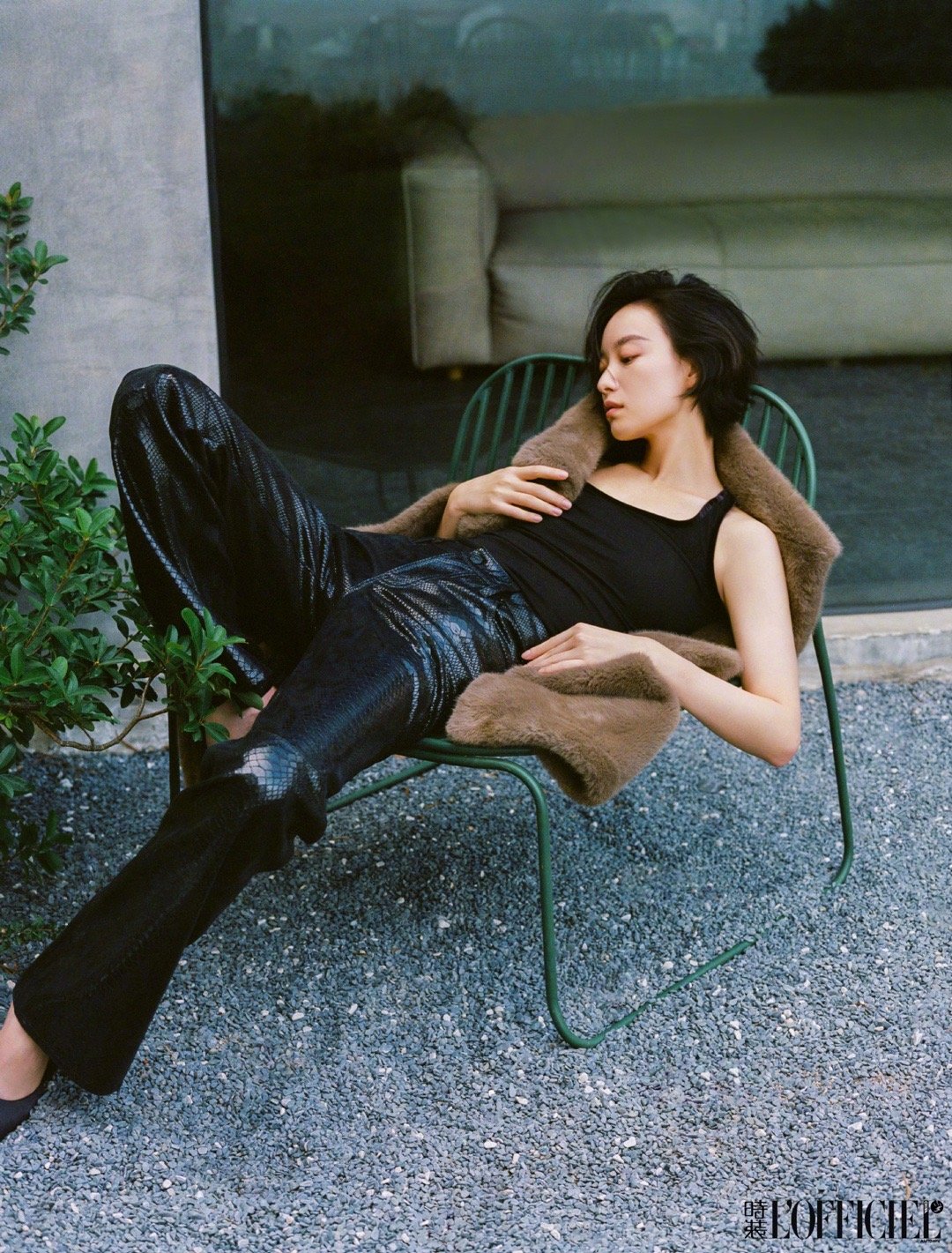 倪妮时装十二月封面倪妮时装闭年刊封面倪妮把人生调成了高定频率！封面中的她，既有