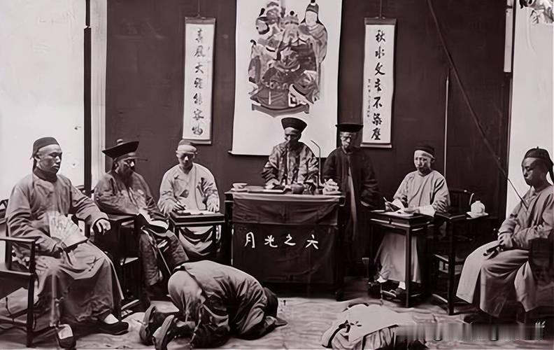 如今网上只要一提起西方，然后有人就会跑出来说:这是下跪、这是没骨气、这是站不起来