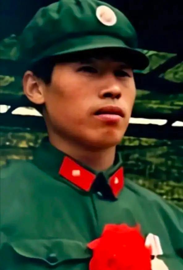 老山一等功臣黄朝耀，湖北省鄂州市人，1977年高中毕业后参军入伍，先后服役于武汉