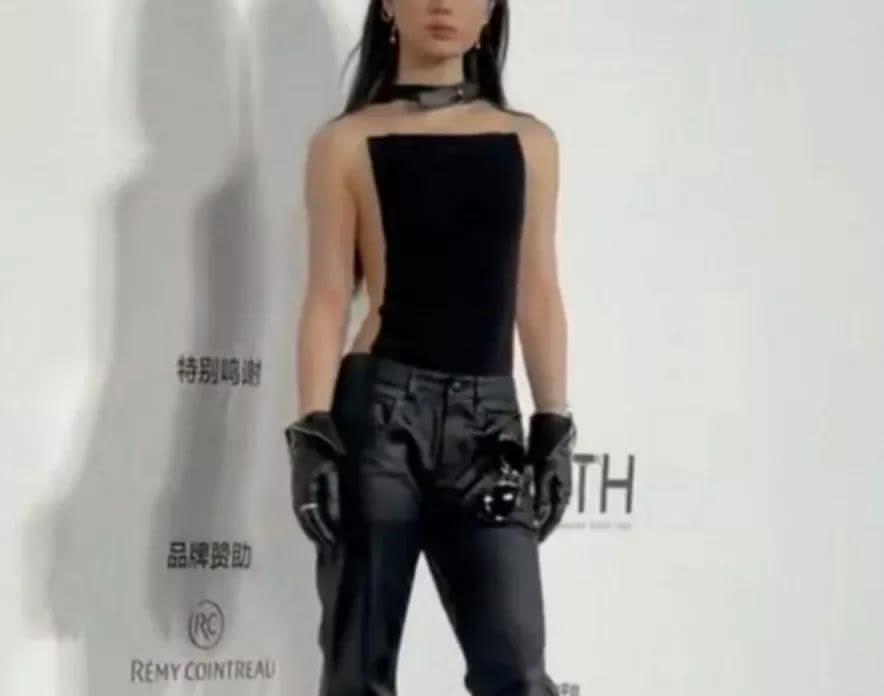 你们有没有觉得单依纯肯定是得罪过什么人并且大概率还是地位比她高的
