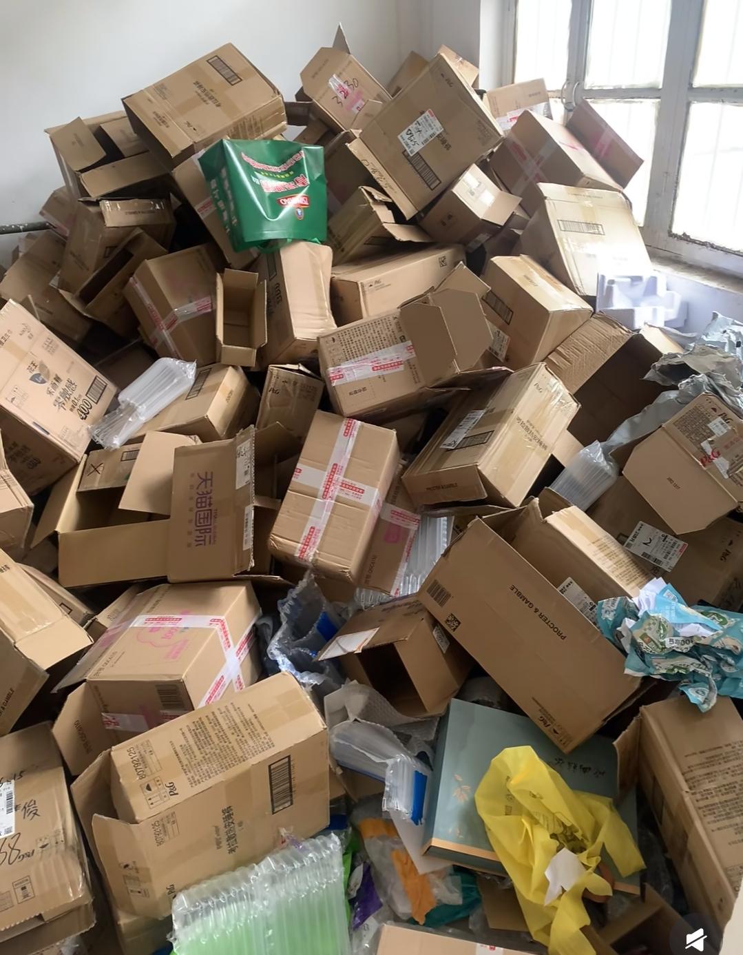 人其实真的没路走了，你就会自己找路走。老公公司破产后抑郁，两个丫头还在读书，日