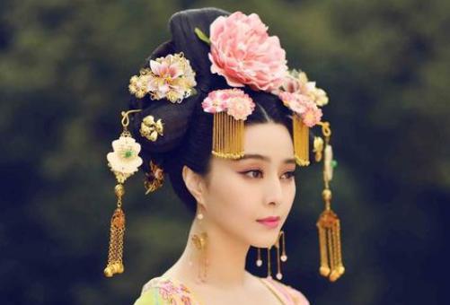 武则天初次服侍李世民，就破了记录，至今无人打破这项记录。贞观十一年深秋的洛阳宫