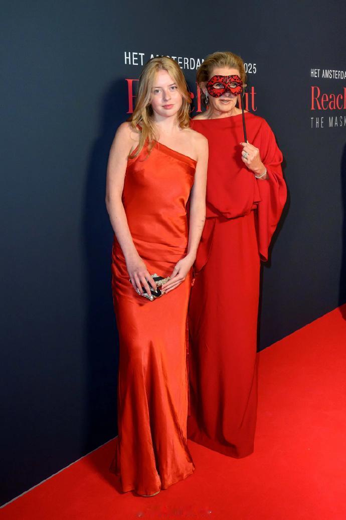 来看一组2025年王室非热门女性的亮眼着装，老中青都有。像每家王室主力人员如王后