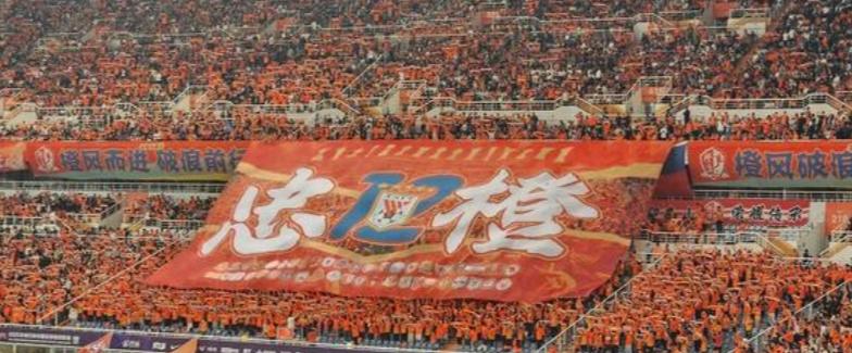 4.3万！这是在低谷中，依然选择去现场陪伴泰山队的球迷！这也是4.3万个寒了