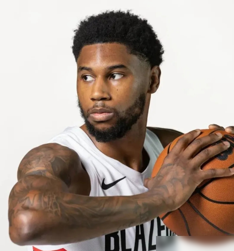 广东宏远这次引援，竟然盯上了一个三分命中率不到30%的NBA前首轮秀。据透露，广东队正和23岁的布莱