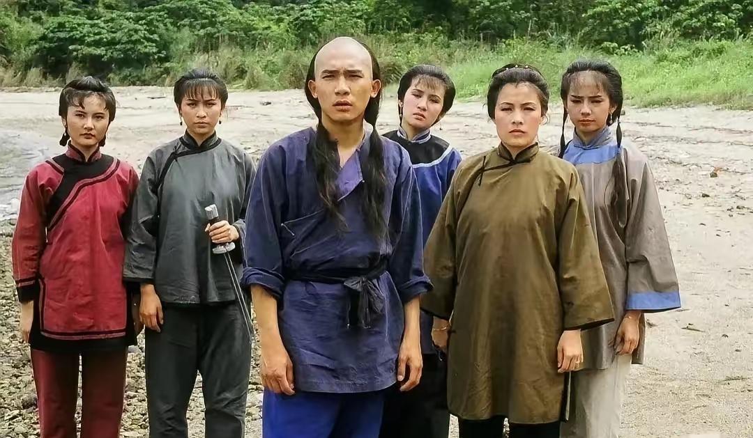 梁朝伟的韦小宝，这才是那个年代该有的装扮，现在的古装造型个个都是光鲜亮丽，太不真