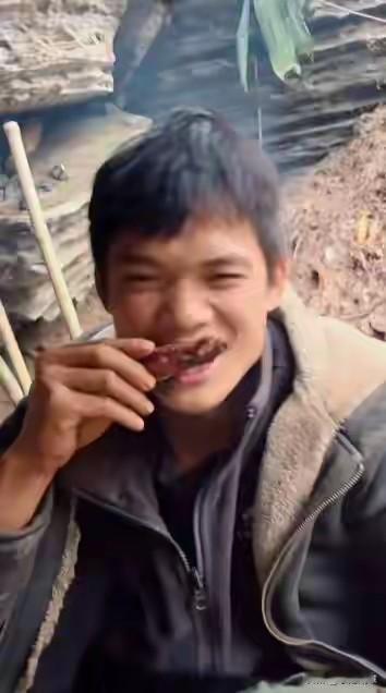 这哥们太幸运了。11月8日，张家界荒野求生挑战赛已经来到了31天，只剩下17