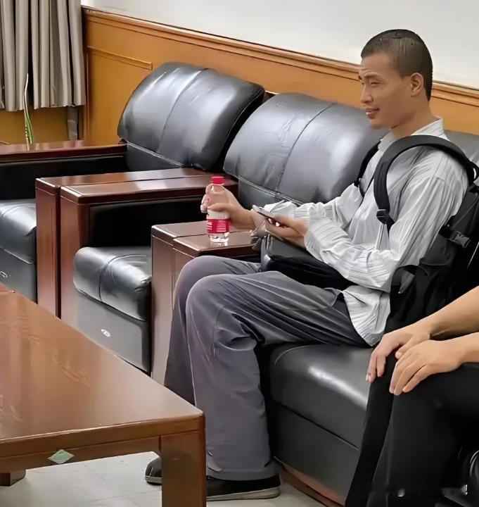 韦东奕“闭关”这四个月，干了三件大事：第一、2025年11月27日，韦东奕已获