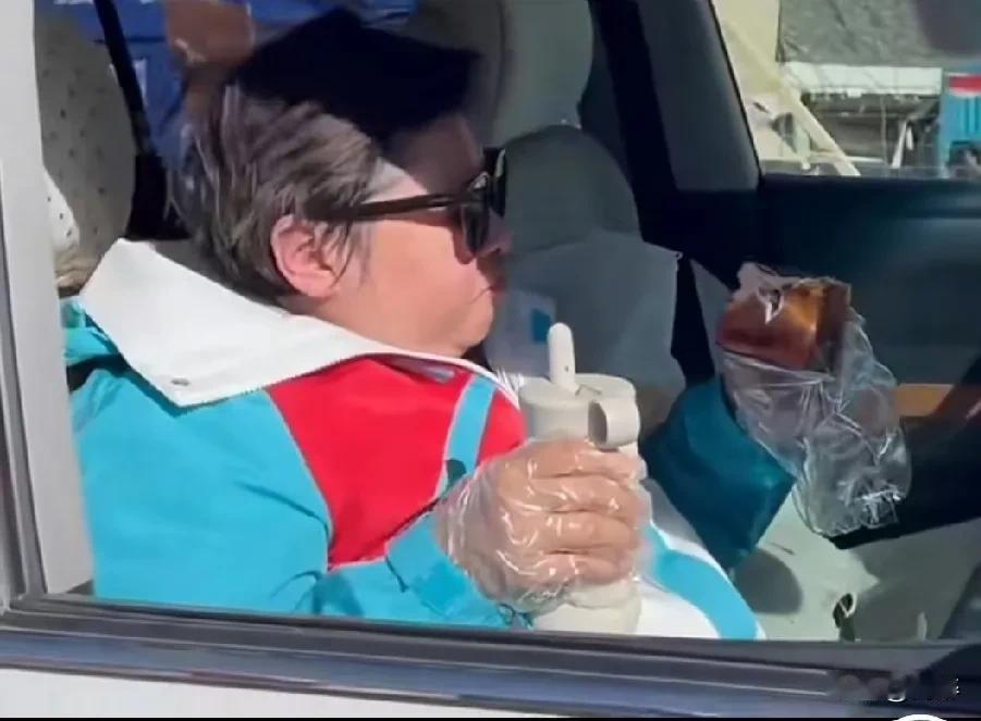 韩红率领一众明星浩浩荡荡，远去内蒙古进行慈善义诊和相关捐赠活动，本想趁此机会一举