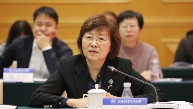 1987年，祝学军在研发东风—17时，发现导弹在飞行中，极易遭到外部干扰，所有人