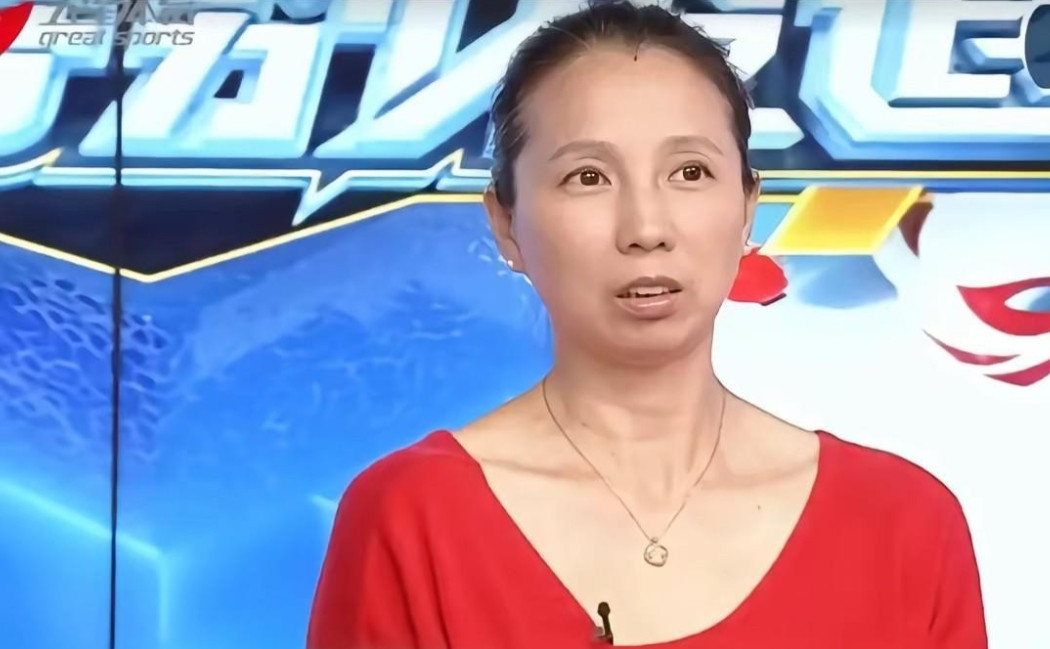 刷到全红婵和陈芋汐妈妈的对比图，突然有点破防。同样是冠军妈妈，一位在镜头前始终仪
