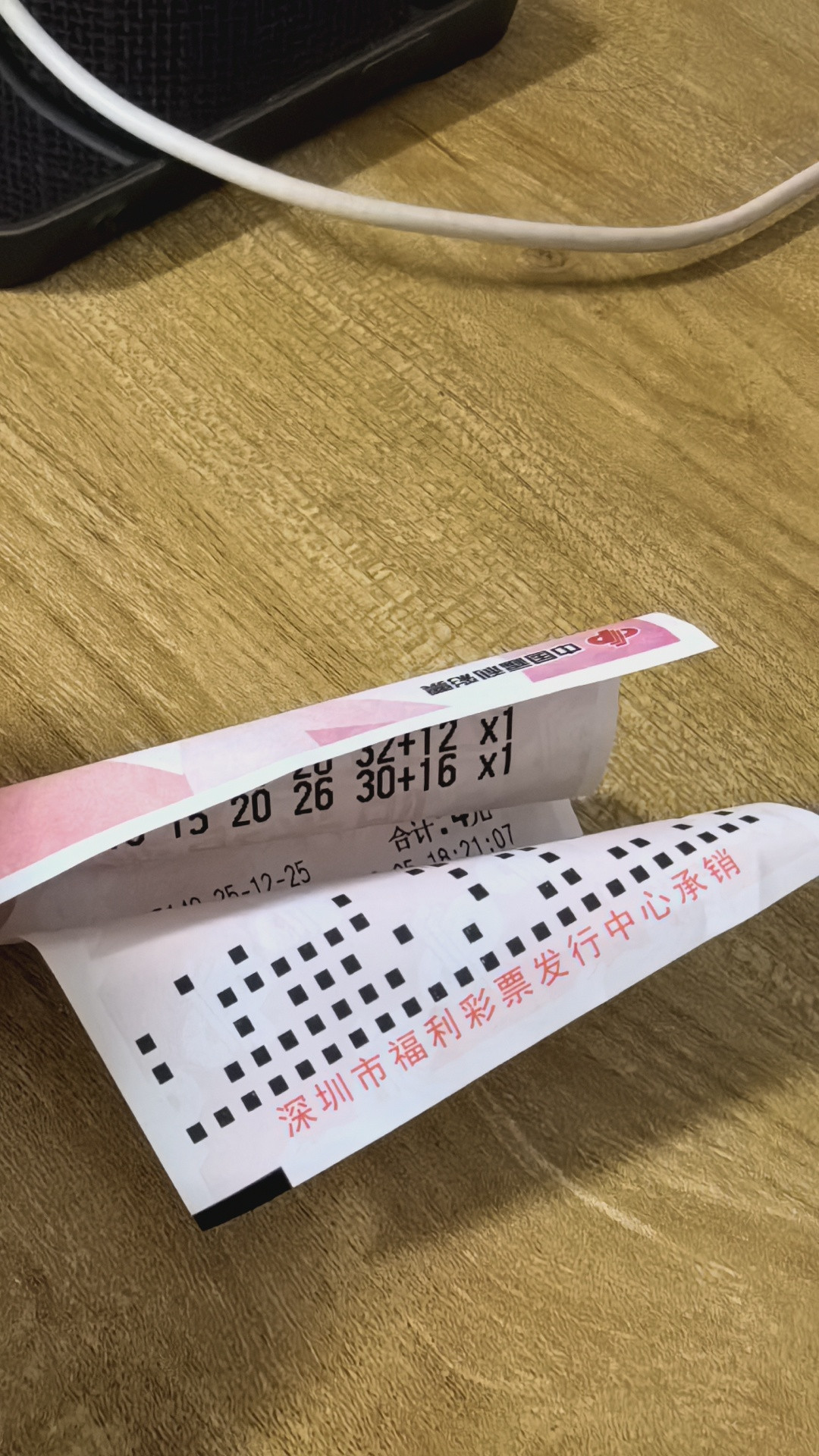 美国一人彩票中奖超127亿元这个运气没谁了，我昨天路过彩票店也随机买了两注，都