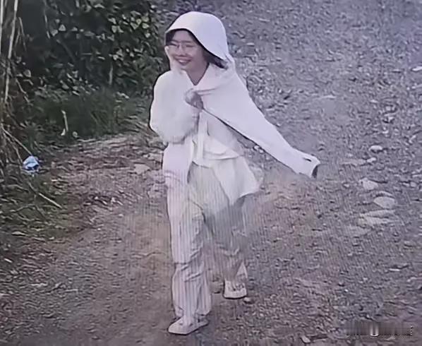 蓝眼泪成伤心泪！冒险的浪漫与野性的代价宁波23岁女孩孙小梦追寻“蓝眼泪”却魂