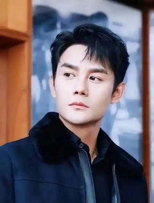 演员王凯说：“我当初之所以硬着头皮，接了《丑女无敌》里陈家明这个角色，也是因为迫