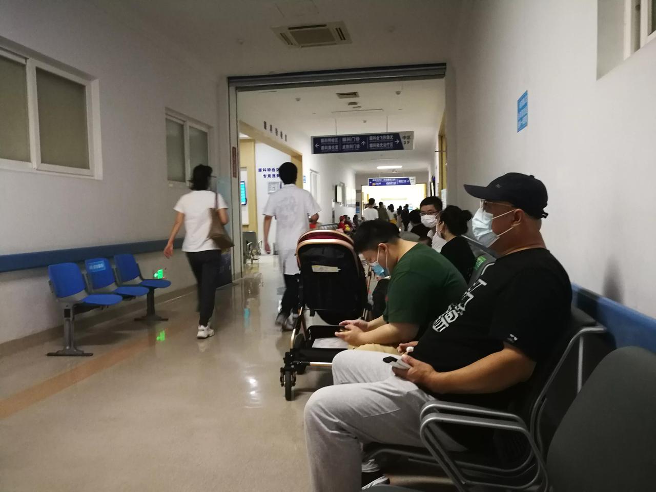 未经他人苦，莫劝他人善！人还没死，不医了，邻居老公脑溢血，放弃了治疗，这是老婆的