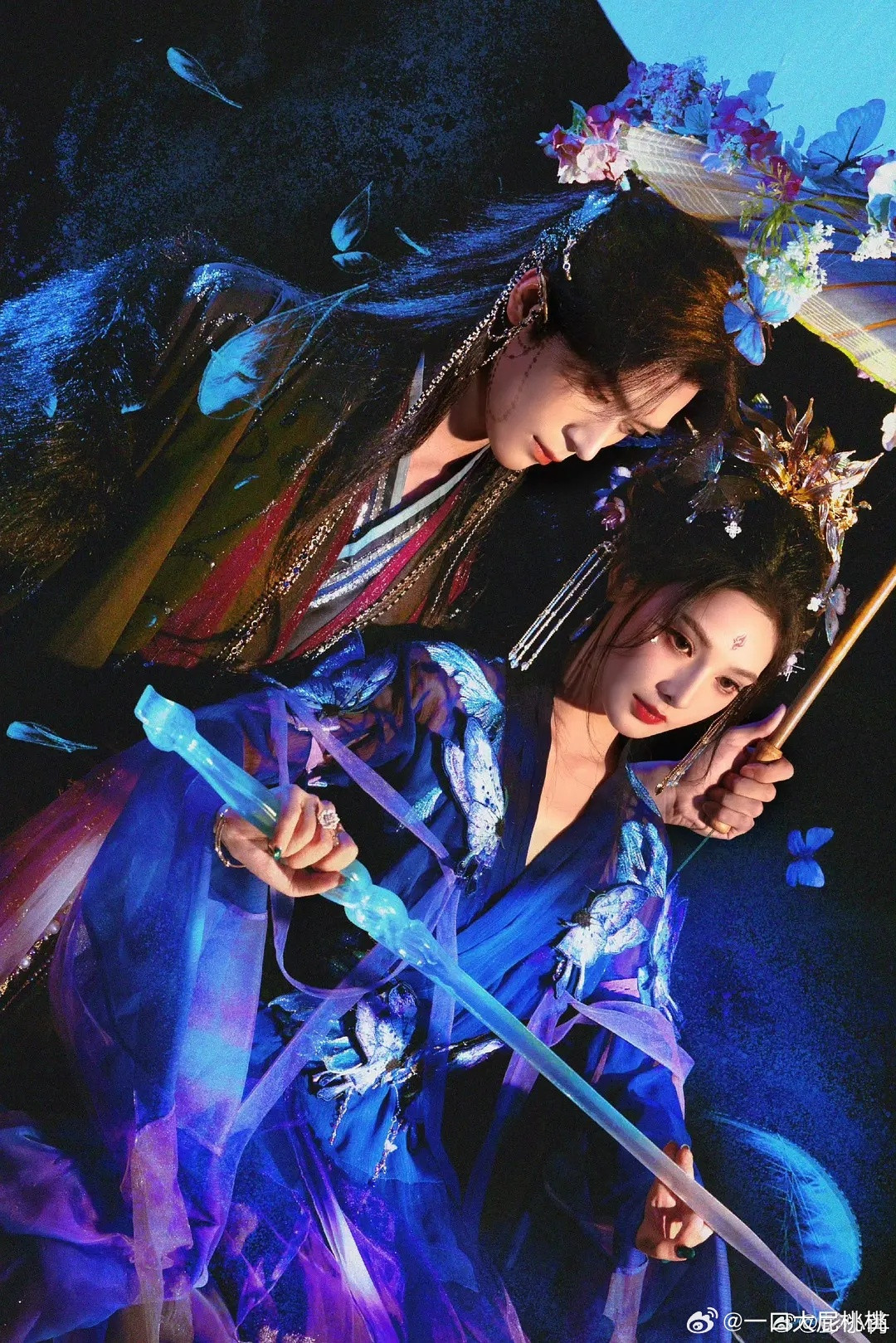 彭小苒暗河双人大片又一版，抱抱猫猫🦋​​​