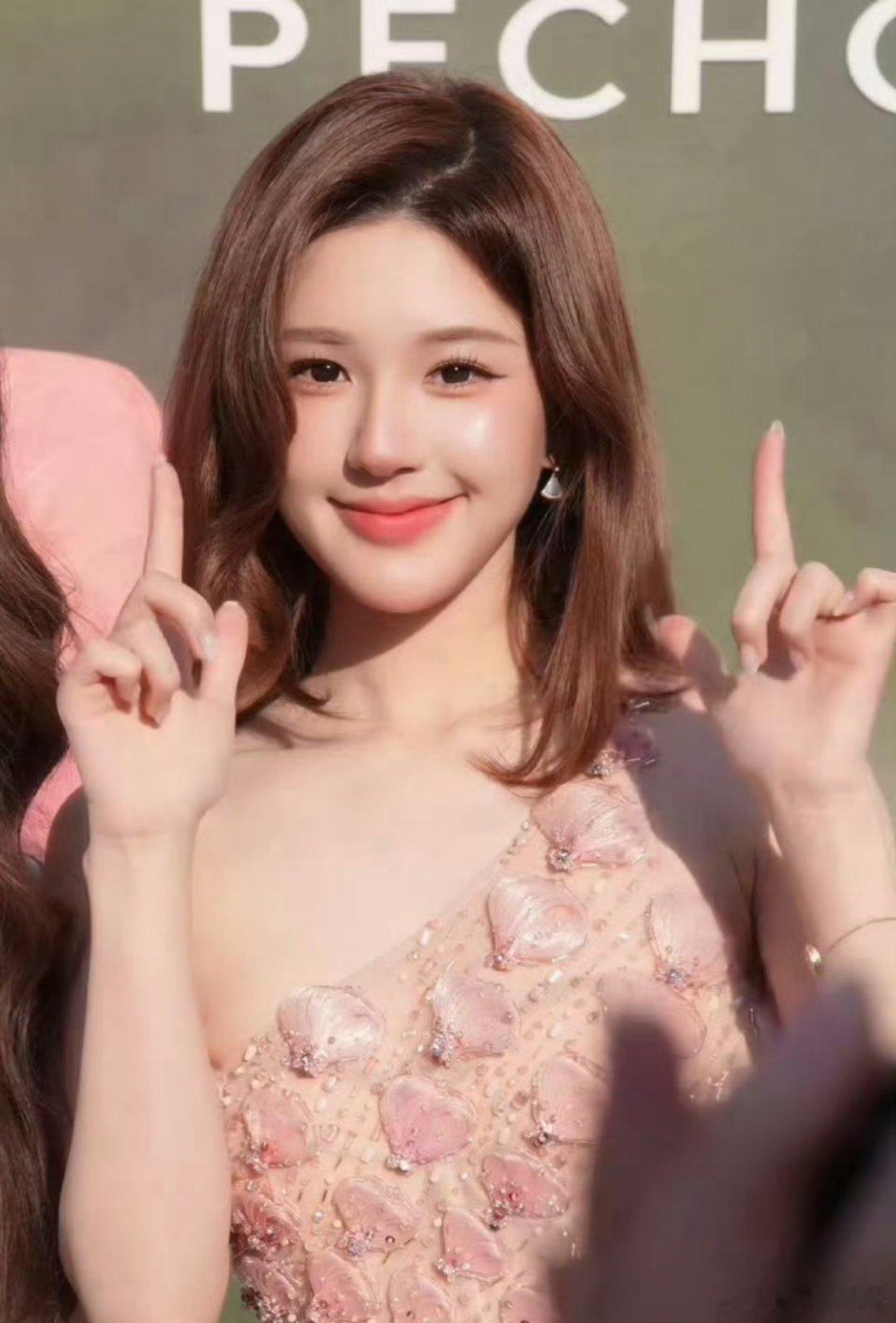 感觉虞书欣一直都在模仿赵露思