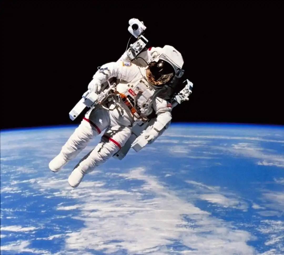 冷知识：宇航员在太空不是“飘着”，而是一直在朝地球“自由下落”很多人第一次看