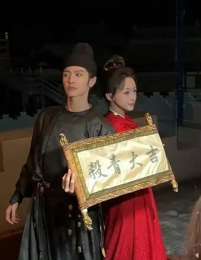 陈哲远、吴谨言这两咋不营销“纯恨”cp这不是比逐玉组更“纯恨”多了一般这种情况我