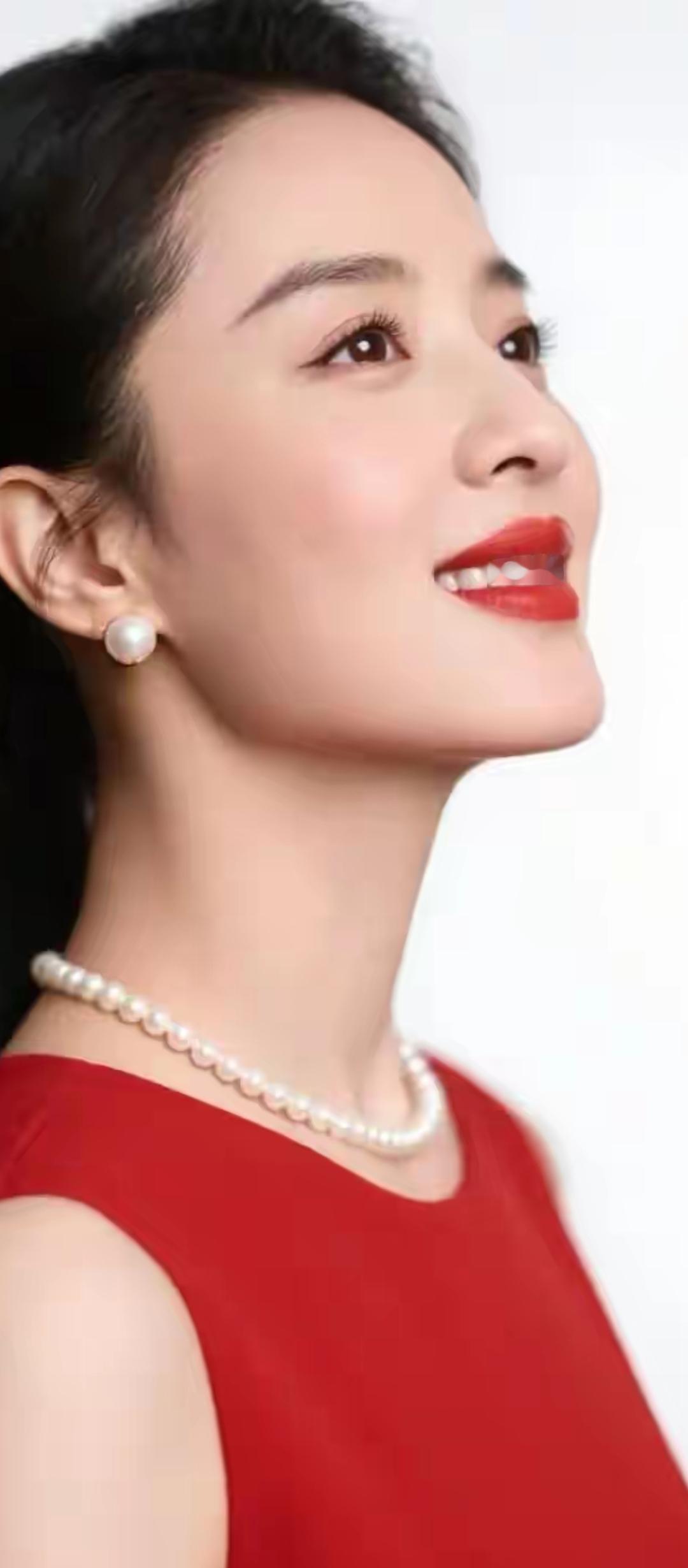 姑娘真漂亮，笑容真甜美。