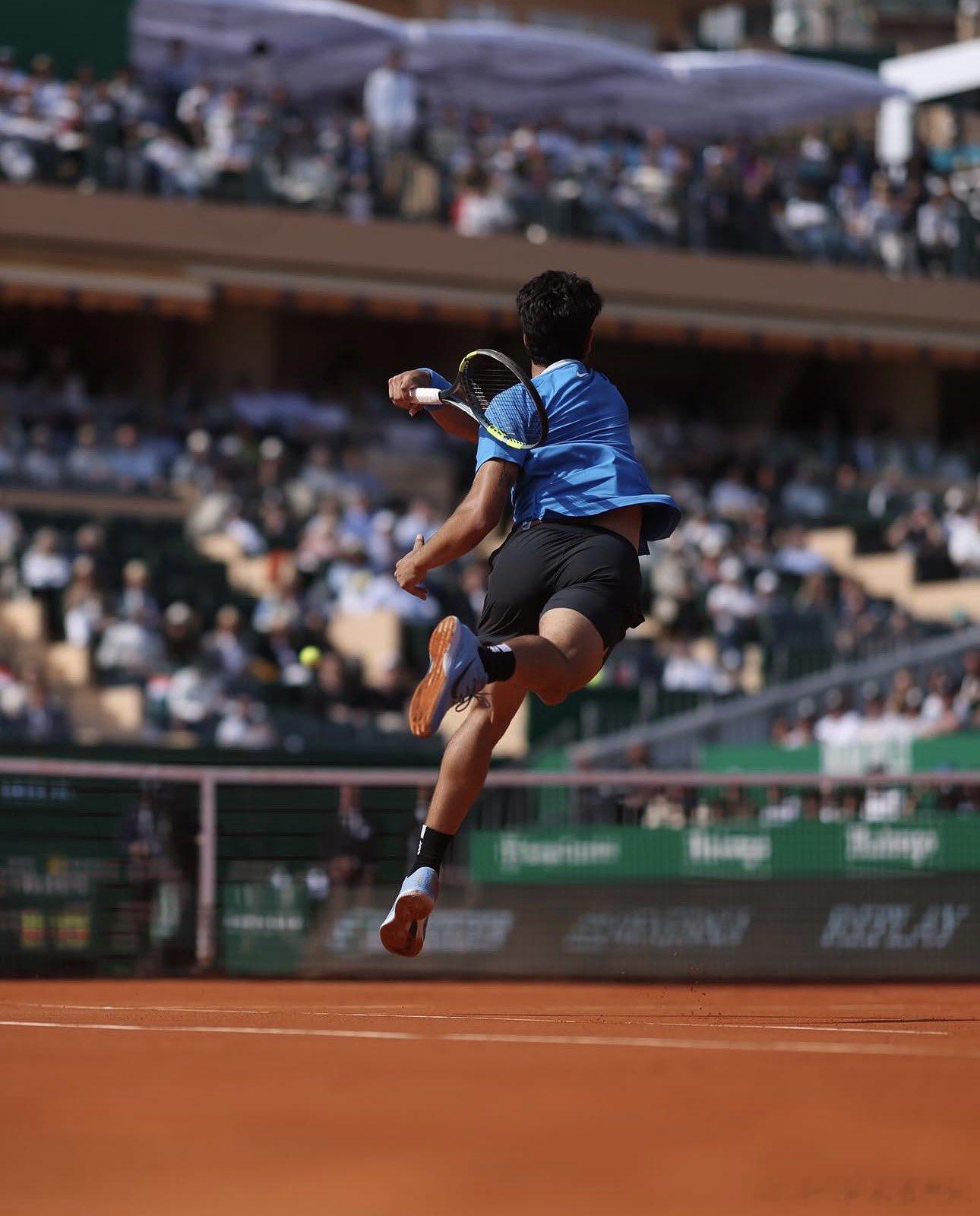 ATP两盘都率先破发，最终都被逆转！至少今天胜利之神没有眷顾阿尔卡拉斯！阿尔