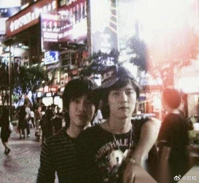 当年看BoBo组合，真以为井柏然爱惨了付辛博，甚至一度怀疑他是不是弯的。现在回头看，真想猛拍大腿——