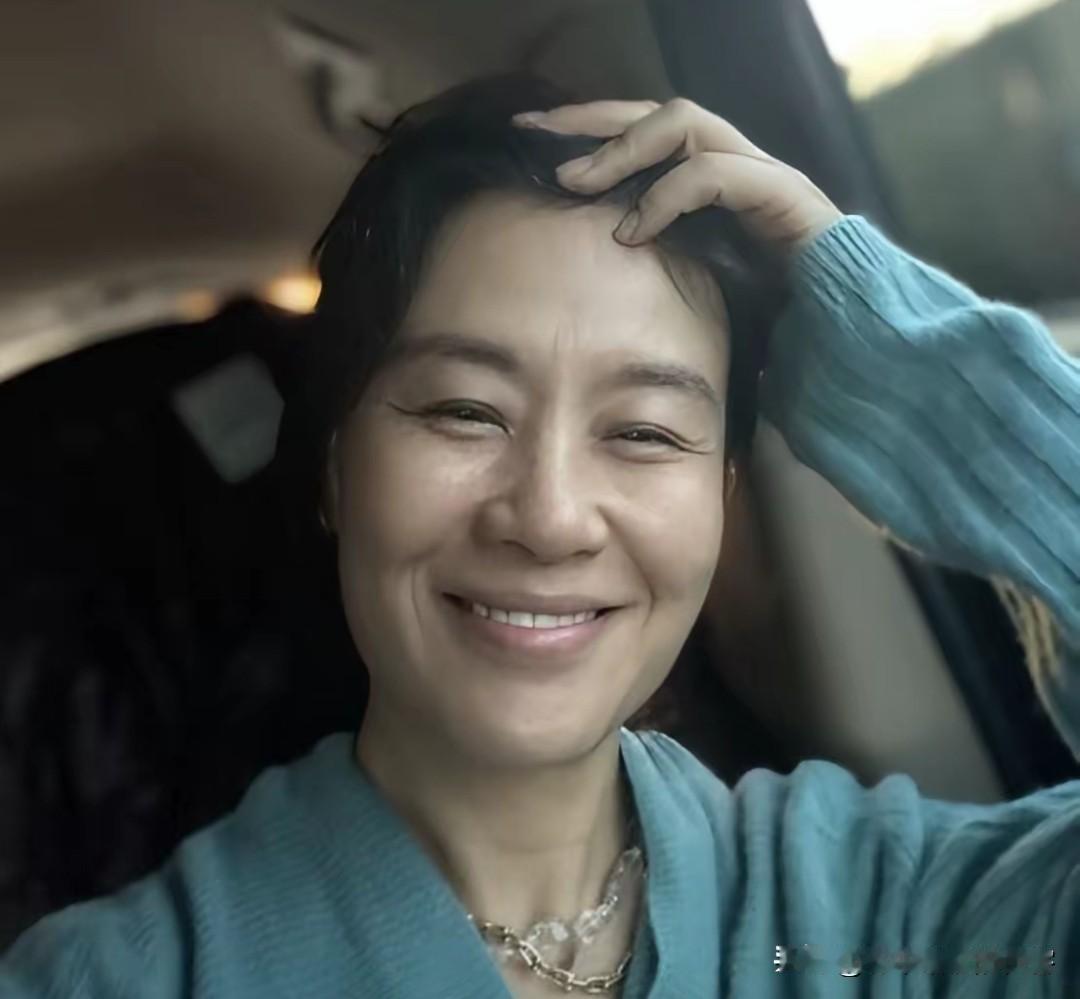 邬君梅的现状，给女人提了个醒那就是你可以嫁国内也可以嫁国外，但是这一辈子还是