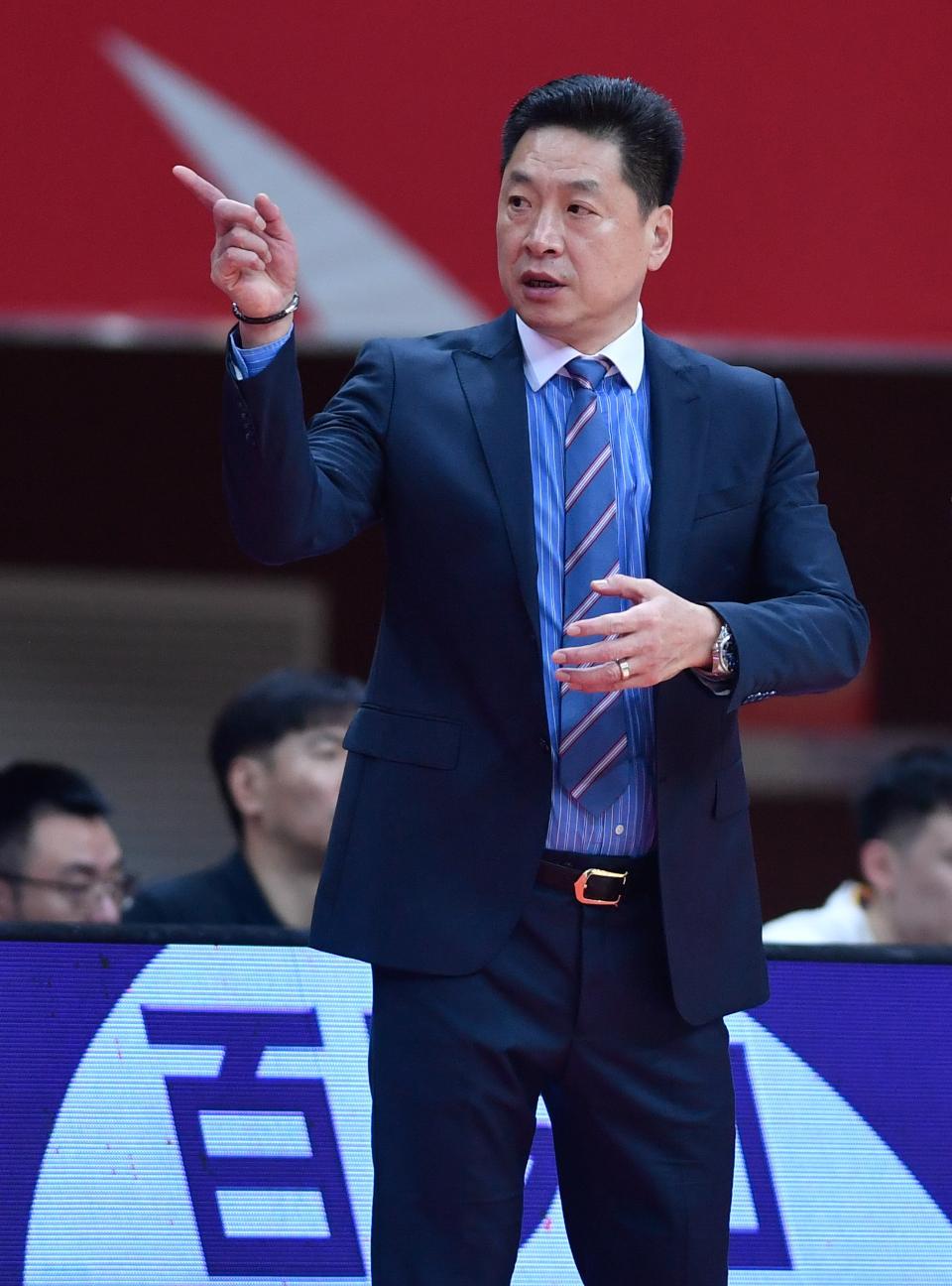 CBA历史上夺冠最多的主教练。第一李春江，执教广东宏远队，两次三连冠总共