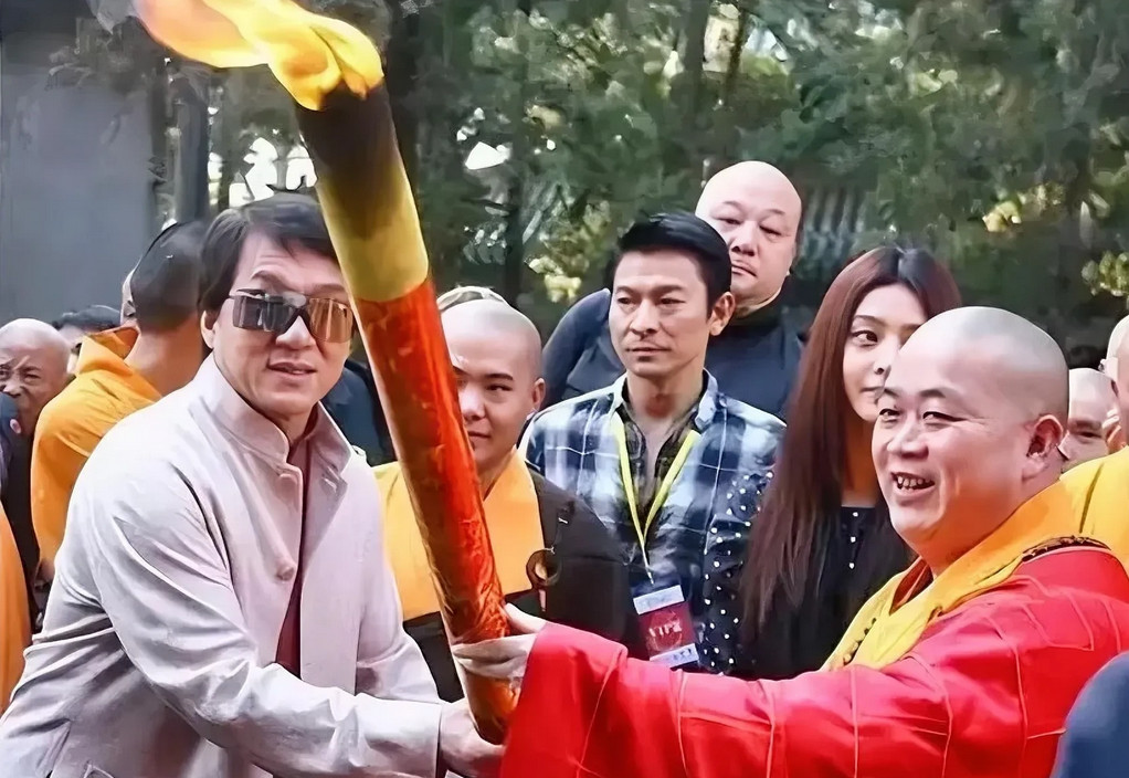 释永信确实不是一般人，普通人很难和他说上话，但他的朋友却遍布全球。著名武