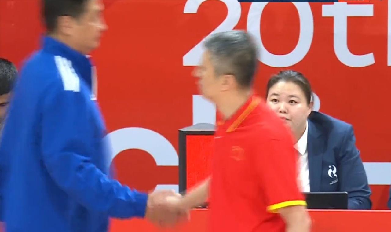 输球又输人！中国男篮105：61大胜菲律宾的赛后，菲律宾主帅做了个毫不尊重人的举