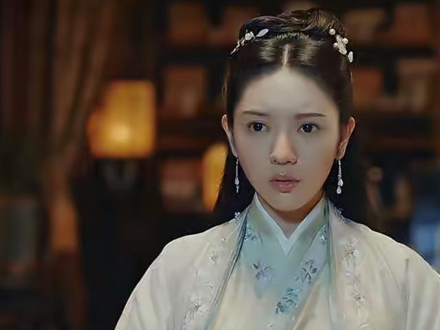 1402年，铁铉被朱棣处死。他的女儿铁秀英被送入教坊司。铁秀英样貌出众，琴棋书画