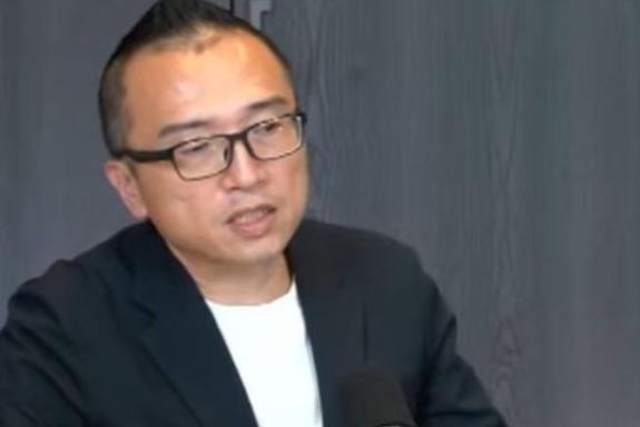 国民党主席郑丽文昨天接受专访时表示，党内大部分的人都认为军购版本不需要再改变，国