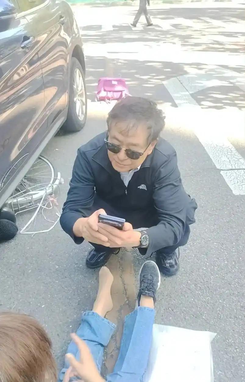 真没想到会出这样的事！73岁的老戏骨濮存昕，在10月7日晚驾车时发生交通事故，撞