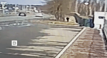 俄罗斯总算抓到一回袭击机场的，俄罗斯联邦安全局逮捕了一名乌克兰情报人员，他通过长