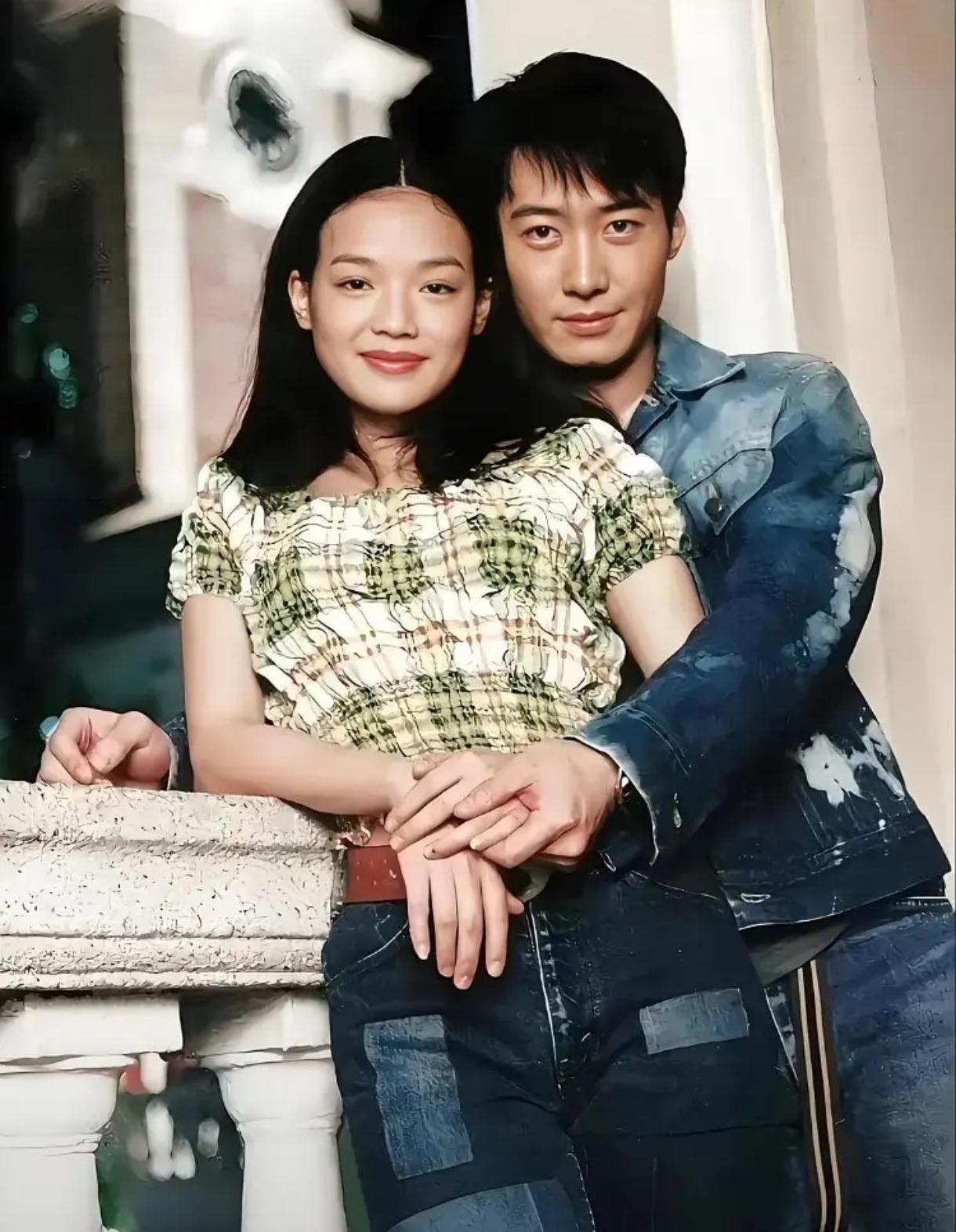 舒淇黎明，还蛮般配的。年青时的舒淇像姜文现在的老婆，那个时候还没长开，这发际线是