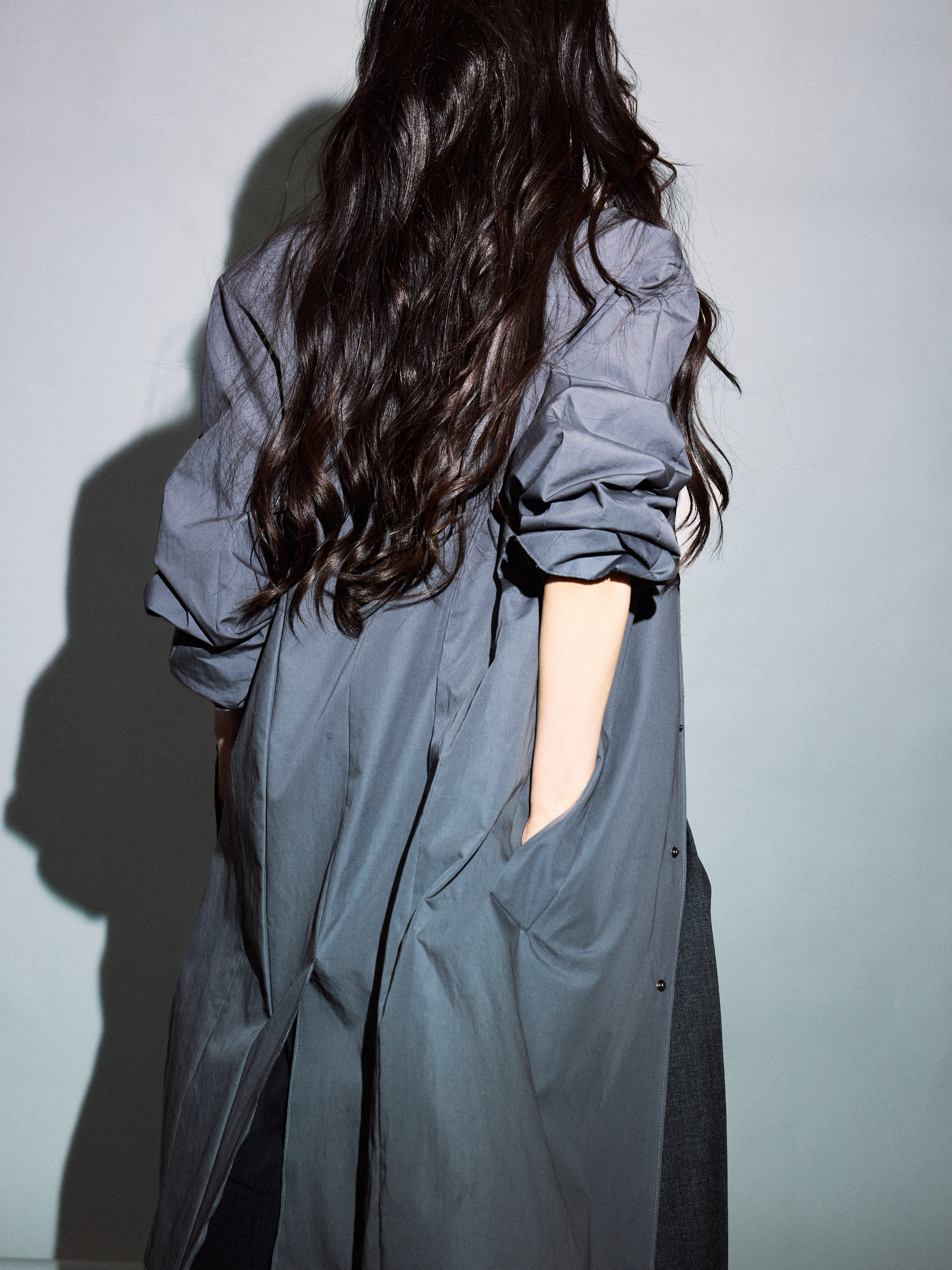 杨幂我不是最后一个看到这张的吧Prada女王的背影，一看就是酷girl