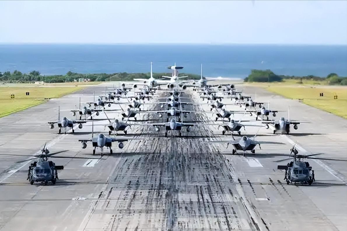 中俄越飞越近、美军越看越静！十次巡航七年试探，从今以后，就算中俄轰炸机飞到东京，