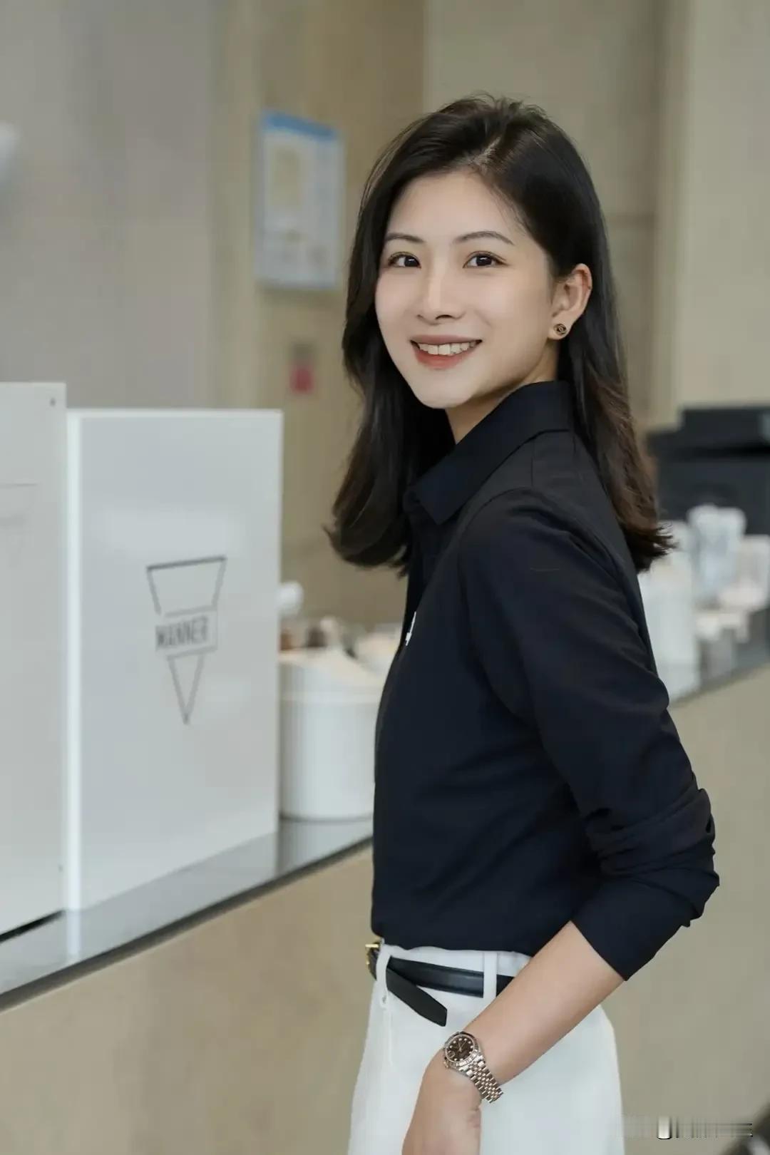 圣托里尼，白房子和三角梅搭配太美了