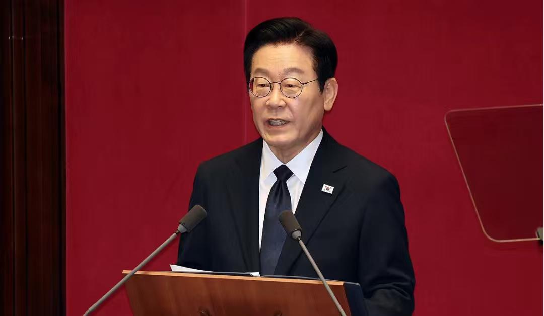 他确实比前任强很多。李在明野心很大，不想甘居美国之下，想力争实现自主国防，力推重