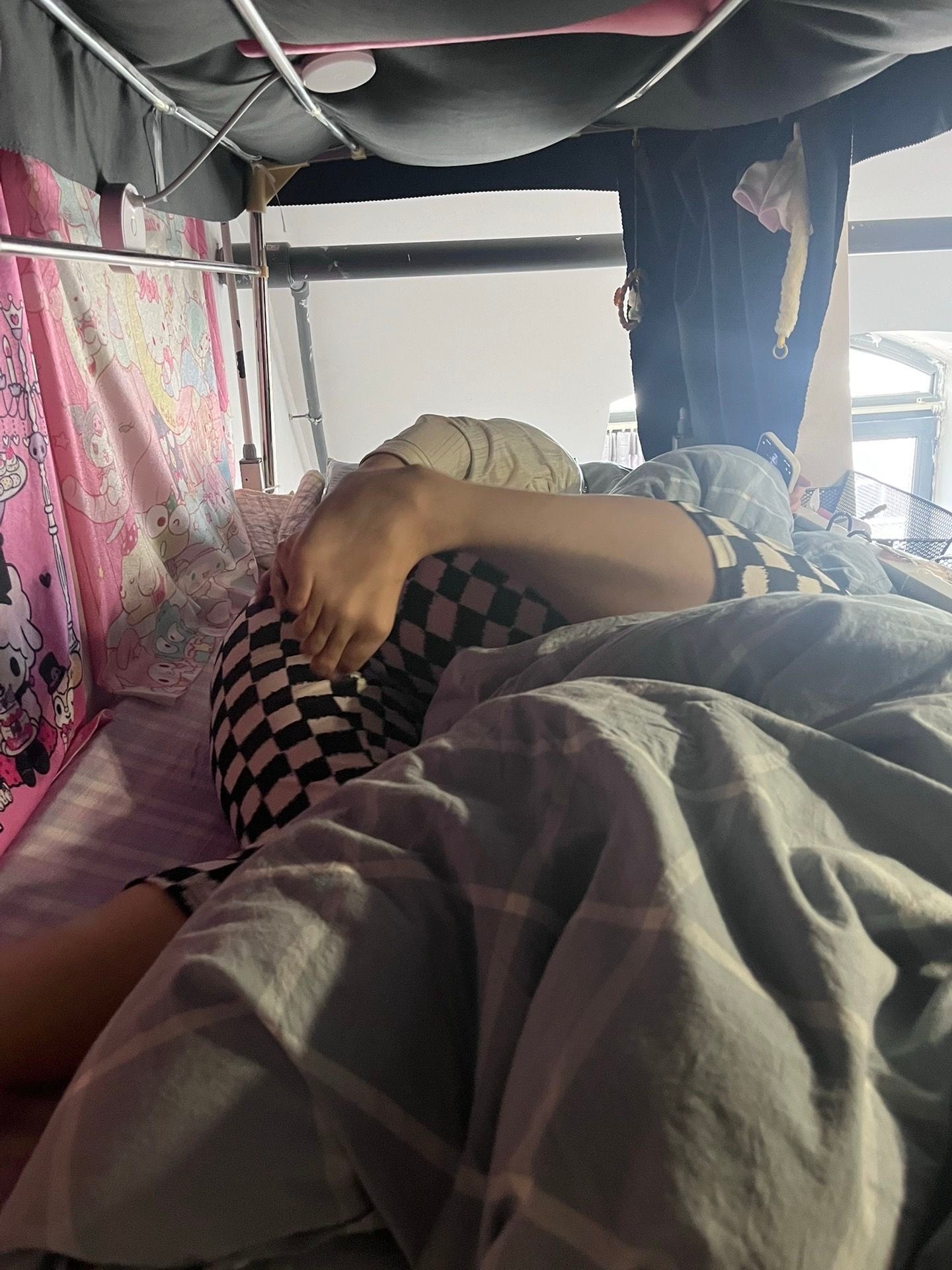 翻到读书和闺蜜抢上铺的照片