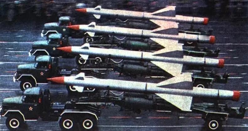 红色铁幕的开端—S-25地空导弹