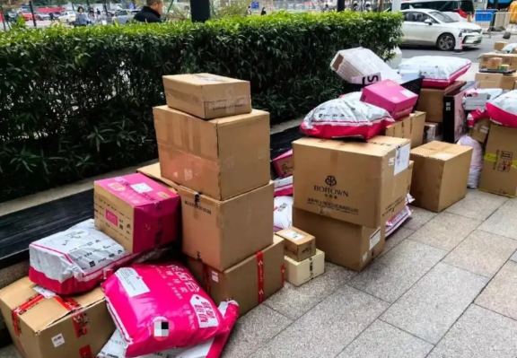 今年618马上结束了，大家有没有发现三个特别反常的现象？第一，特别安静，甚至