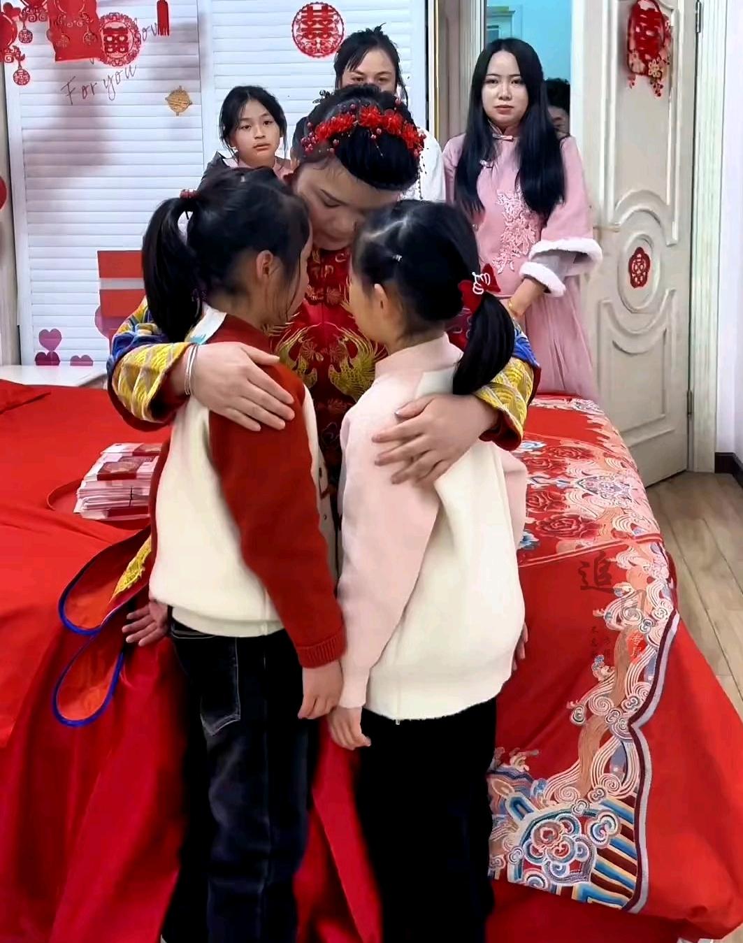 女儿刚结婚，女儿女婿开玩笑地问我，以后他们有了孩子，我会不会给他们带孩子？我的