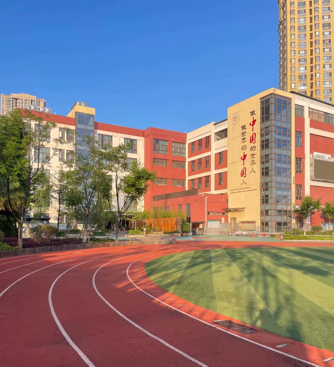 高中升学终于盼来重磅好消息！中央经济工作会议敲定要加普通高中学位、扩优质本科招生