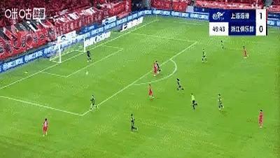 边后卫也能当刺客？王燊超一脚把冠军踹近了两轮。25米外，角度不到30度，